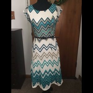 Cute zig zag cap sleeve dress with belt